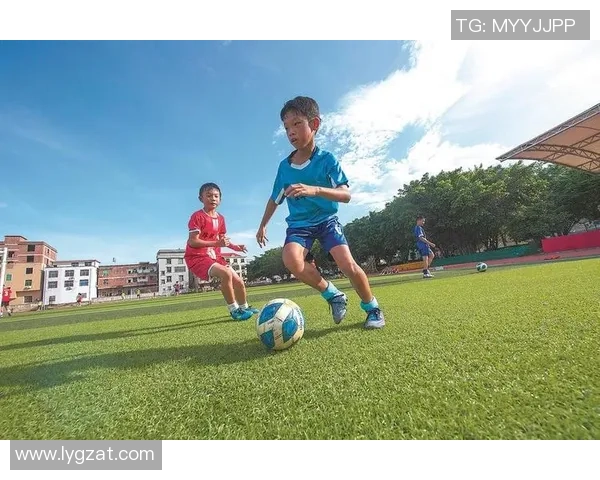足球怀化：激情与梦想交织的绿茵场上演绎青春的华彩篇章